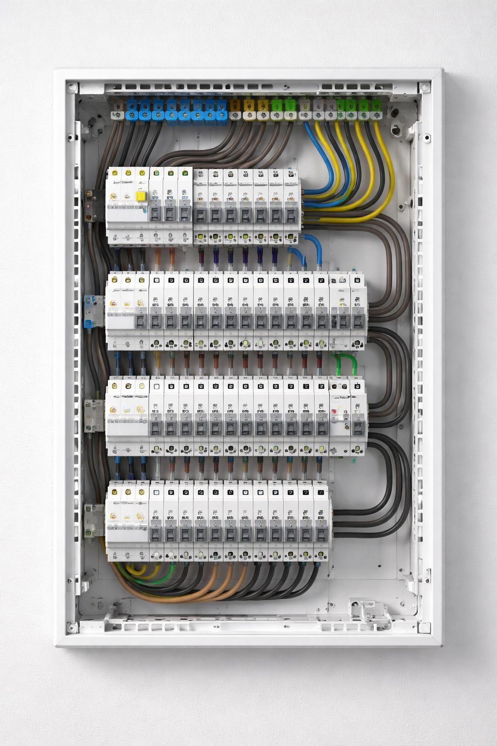 apprenez à identifier les signes d'une surcharge électrique pour prévenir les risques d'incendie et assurer la sécurité de votre installation électrique.