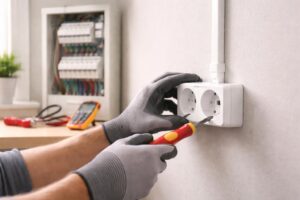 découvrez notre guide pratique pour installer une prise électrique en saillie en toute sécurité. suivez nos conseils étape par étape pour réussir votre installation électrique chez vous.